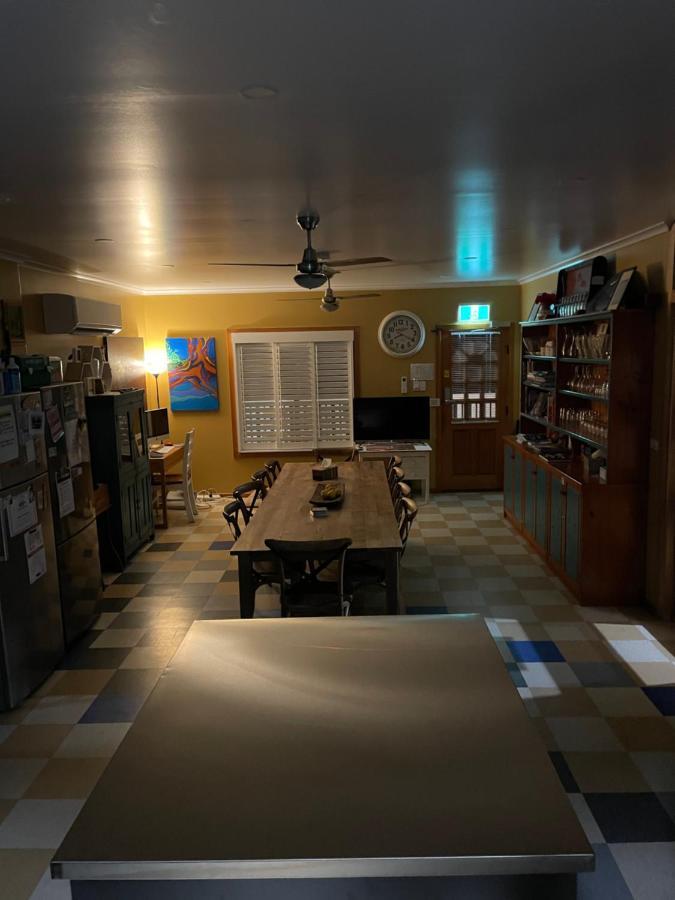 Ki Dragonfly Guesthouse Кінгскот Екстер'єр фото